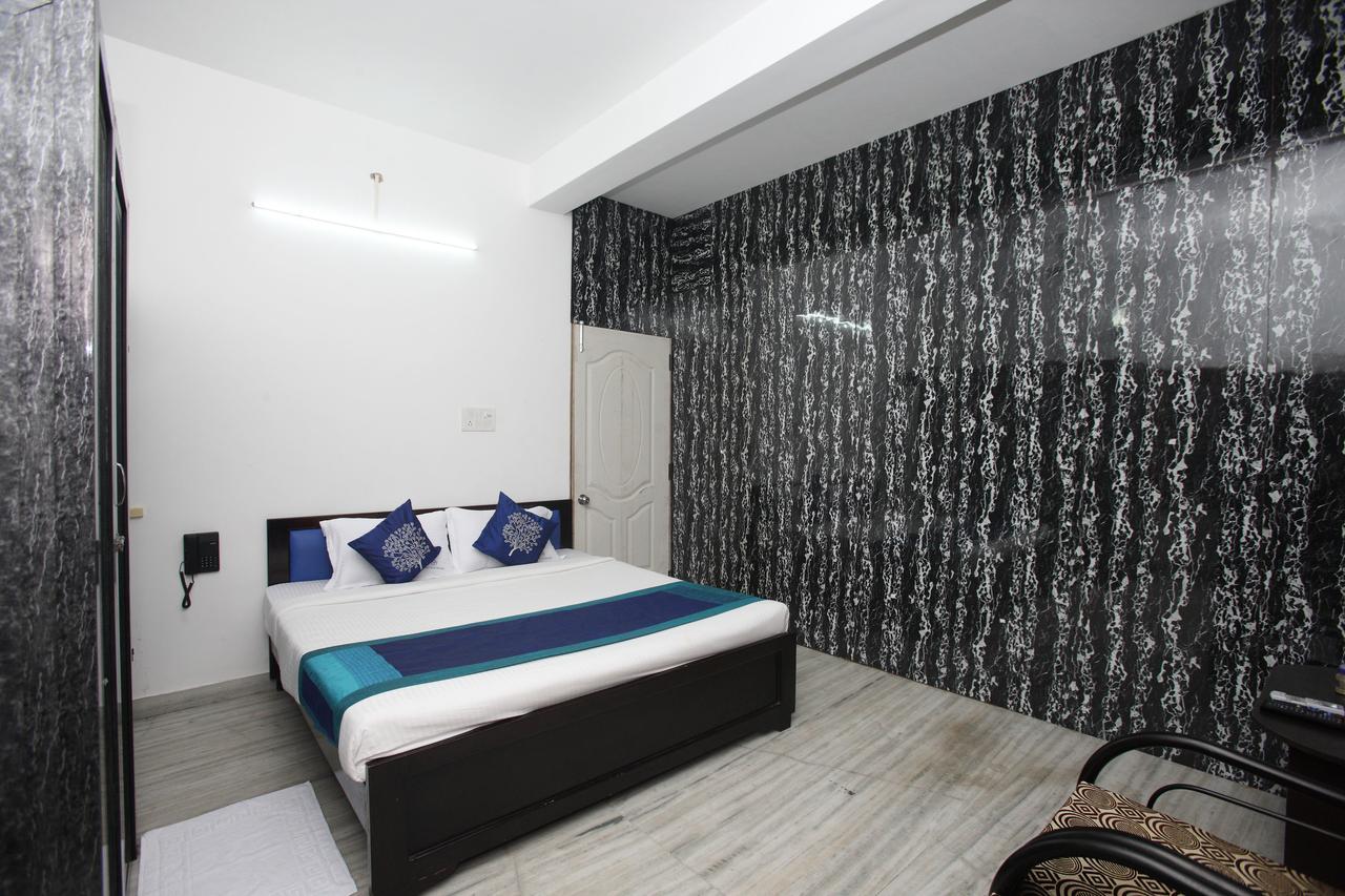 Oyo 935 Hotel Palkhee Мумбаи Экстерьер фото