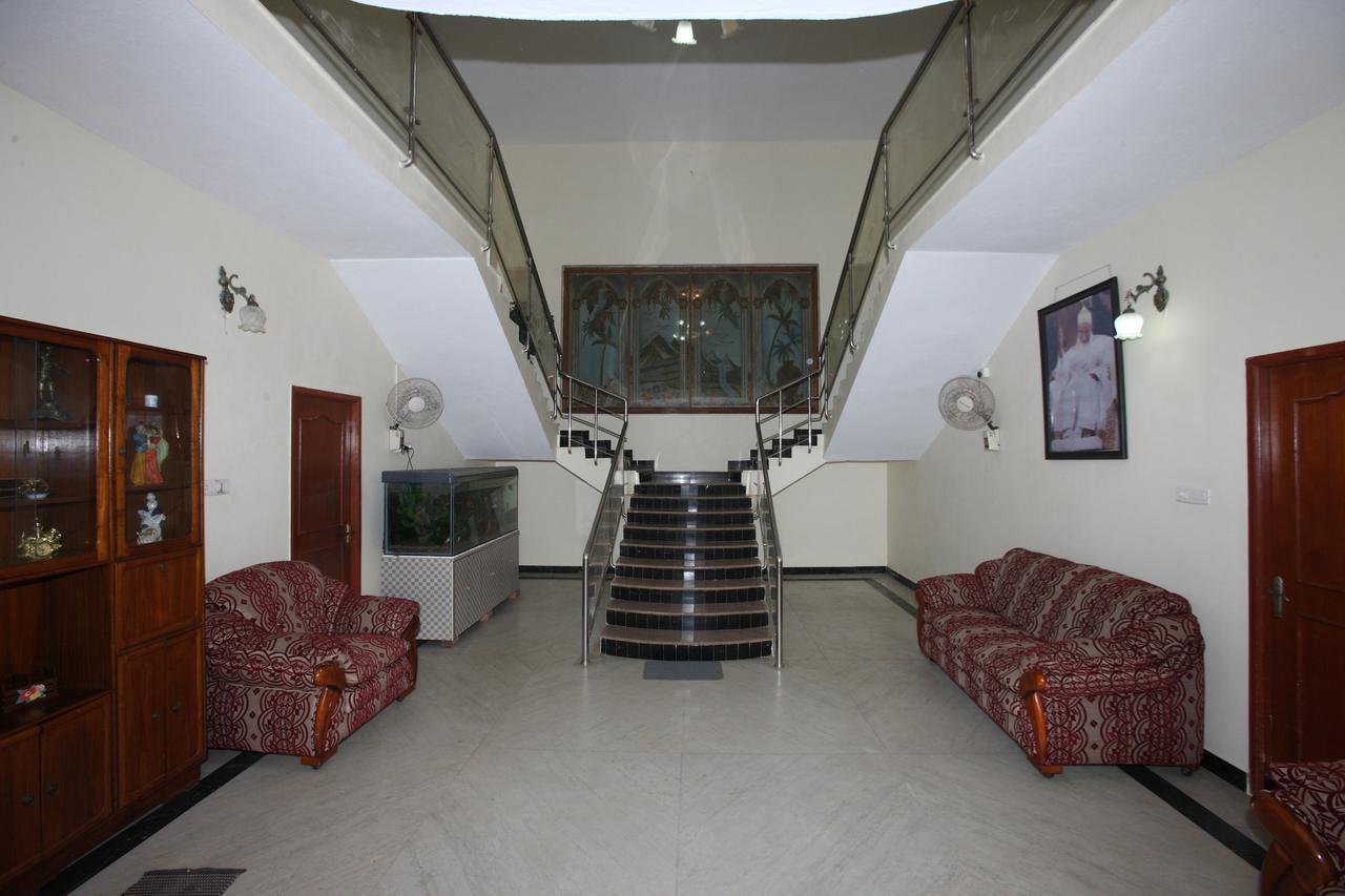 Oyo 935 Hotel Palkhee Мумбаи Экстерьер фото