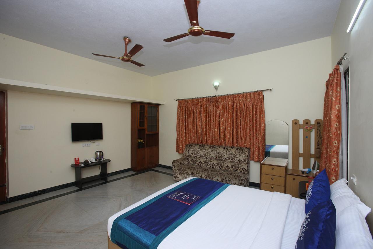 Oyo 935 Hotel Palkhee Мумбаи Экстерьер фото